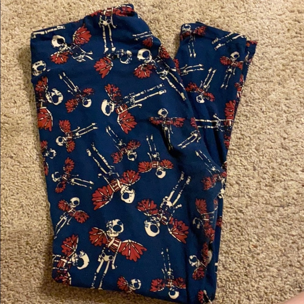 Interesting skulls w/ wing design LulaRoe
